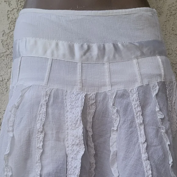 White Lace Skirt - Picture 2 of 9